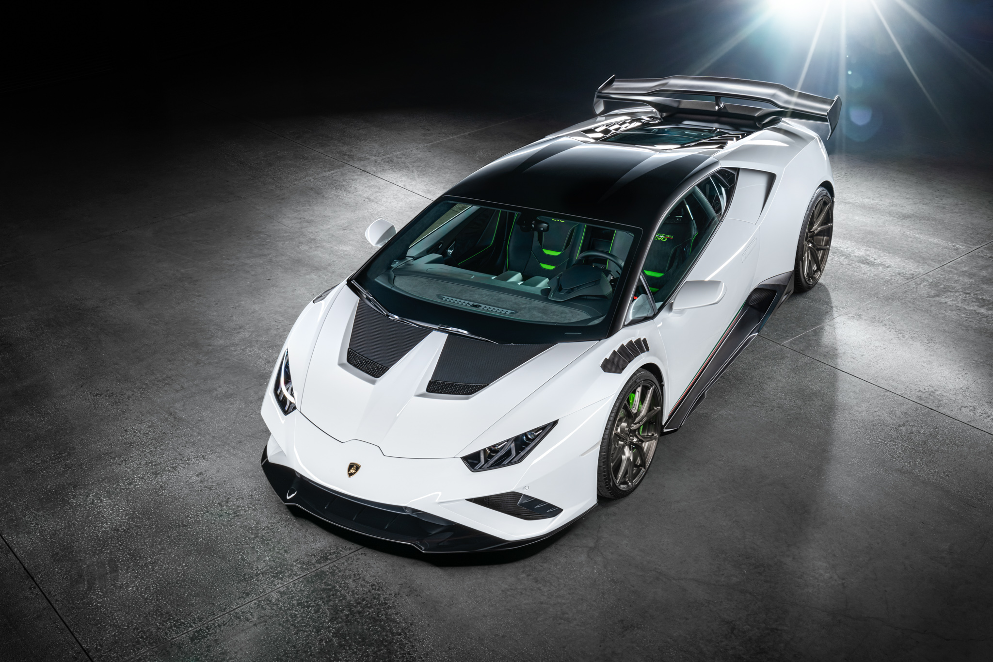 Lamborghini_Huracan_EVO_White_Vorsteiner-1.JPG