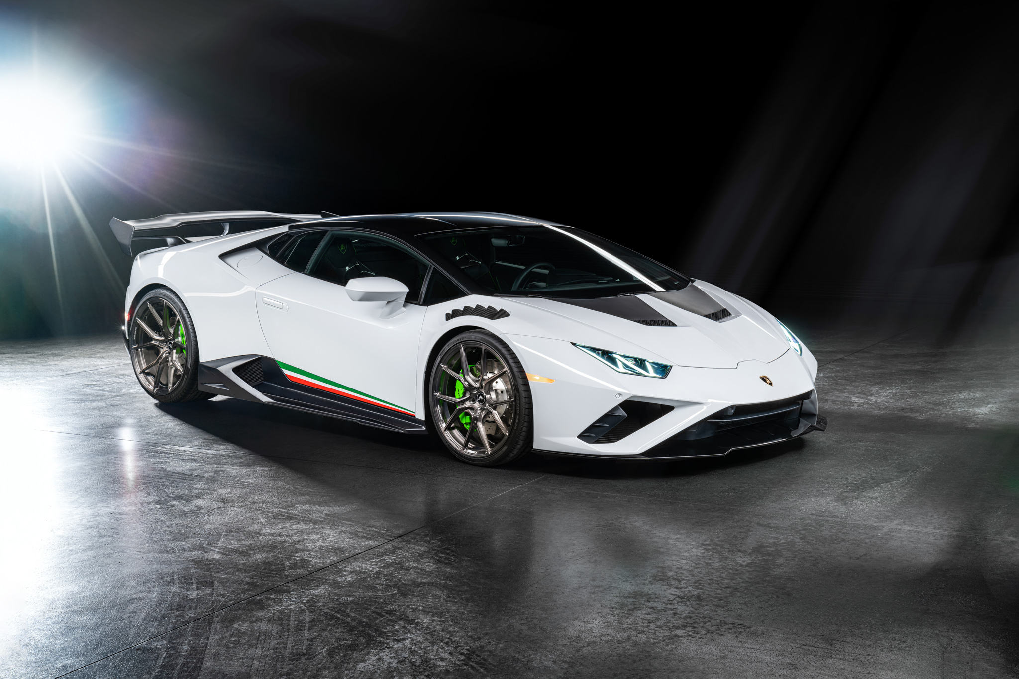 Lamborghini_Huracan_EVO_White_Vorsteiner-6.JPG